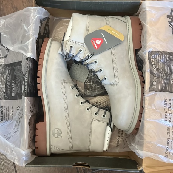 These are a size 6 youth Timberland brand new - Picture 5 of 5